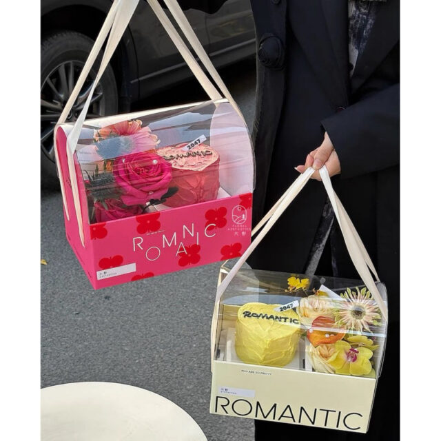 Hộp 2 ngăn đựng bánh và hoa romantic