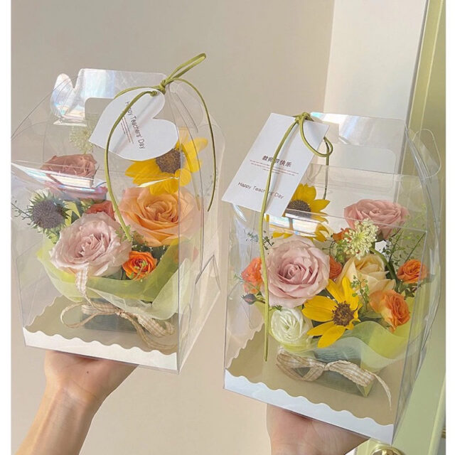 Hộp mica đế sóng đựng bánh